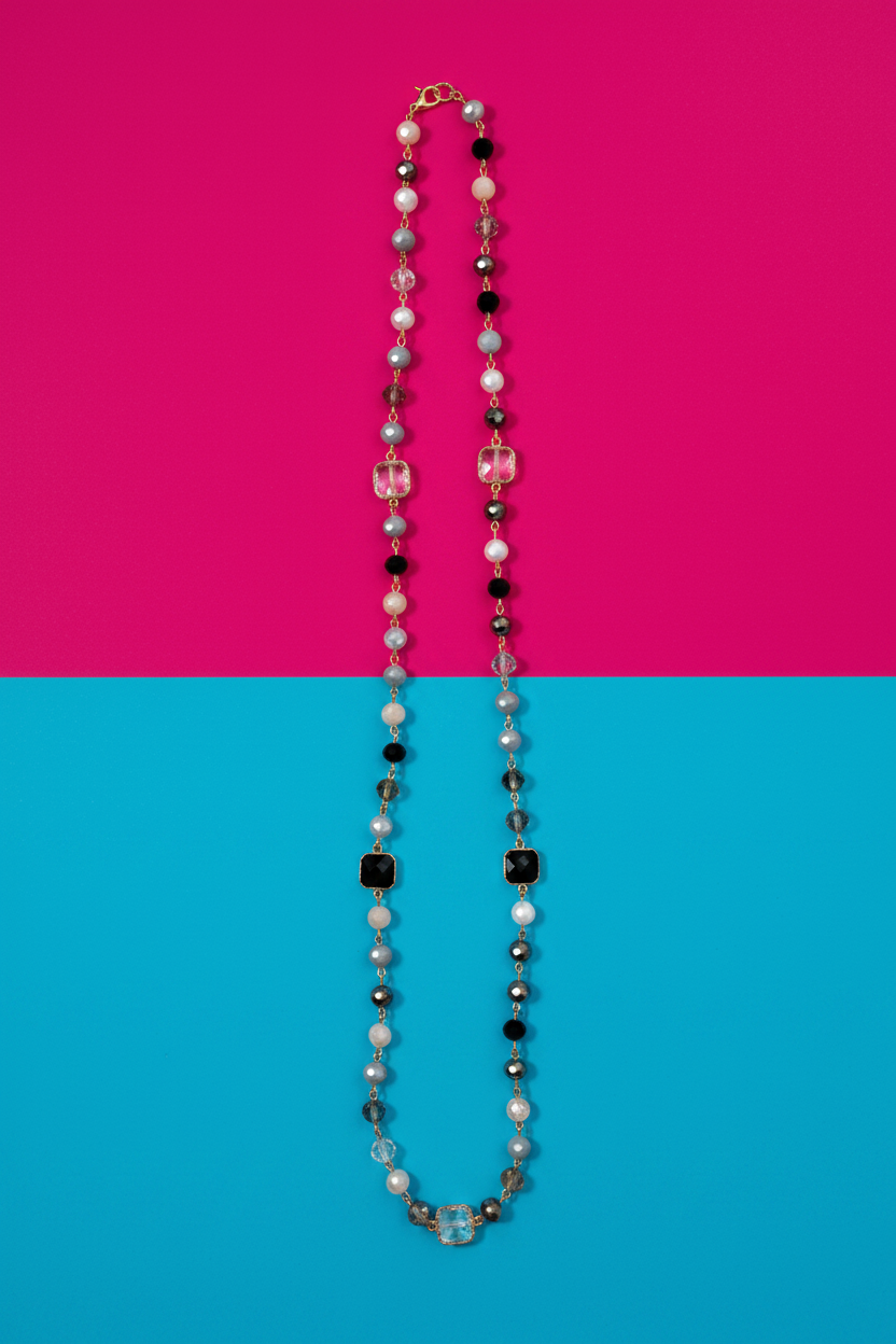 Collana grigia sfondo pop