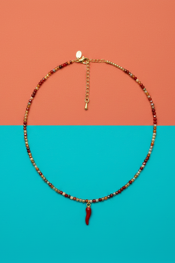 Collana multicolore corno rosso sfondo corallo/turchese pulito